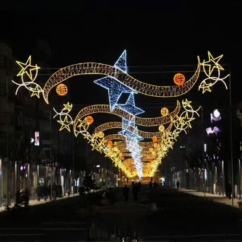 Arco de Luces Navideñas para Calles L:8M - Motivo de Lazo y Estrellas LED 3D con Armazón de Hierro y PVC Ignífugo para Alumbrado Público